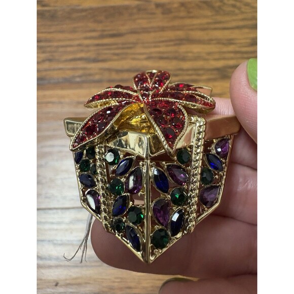HOLIDAY LANE Gold-Tone Multicolor Mixed Stone Present Pin - Picture 3 of 6